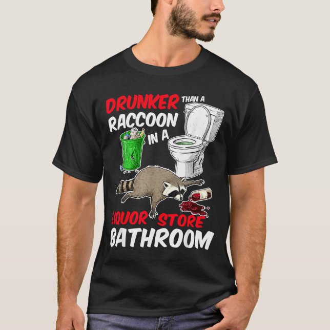 Camiseta Drunk Raccoon In A Liquor Store Bathroom Funny Rac (Anverso)