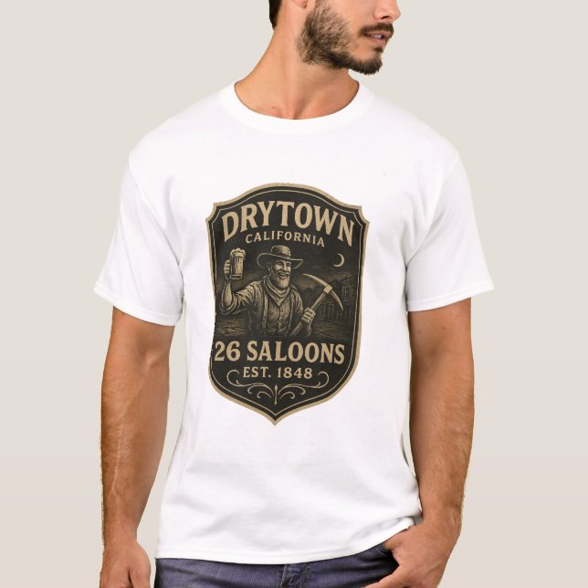 Camiseta Dry Town, California – “26 Saloons, Est. 1848”  (Anverso)