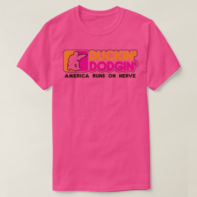 Camiseta Duckin y Dodgin las armas de EE. UU. (Diseño del anverso)