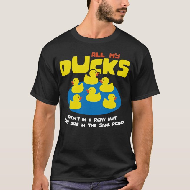 Camiseta Ducks In A Row Same Pond Shirt Funny Rubber Duck T (Anverso)