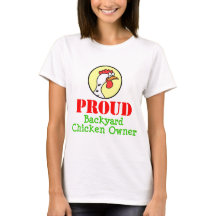 Dueño orgulloso del pollo del patio trasero