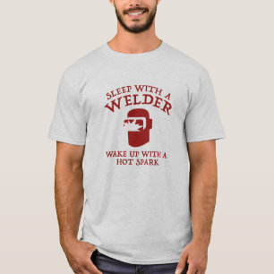 Camiseta Duerme Con Un Soldado. Despierta Con Una Chispa Ca