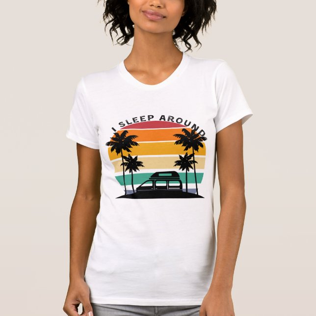 Camiseta Duermo Alrededor del viaje de Van Life Pun Vinatge (Anverso)