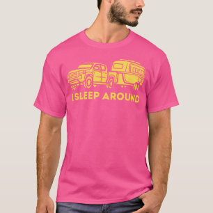 Camiseta Duermo alrededor divertido Rv Campista Camping