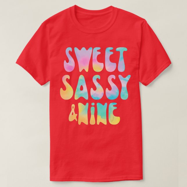 Camiseta Dulce Sassy Y Nueve Chica De Cumpleaños, ie Dye 9  (Diseño del anverso)
