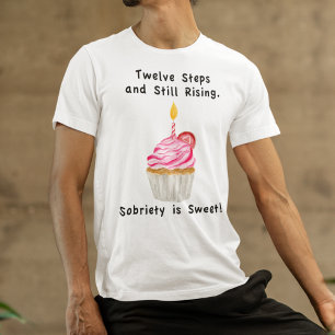 Camiseta Dulce Sobriedad: Cupcake con Vela, Moneda de Recup