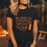 Camiseta Dulces para el vino Funny Halloween<br><div class="desc">su moderna camiseta de Halloween para mujeres es perfecta para el chica brujo de su vida. La camisa muestra un gráfico de brujas. El texto dice "Comercio de caramelos por vino" en una fuente elegante. Esta camisa es perfecta para cualquier evento de Halloween, desde truco o trato hasta un fiesta...</div>