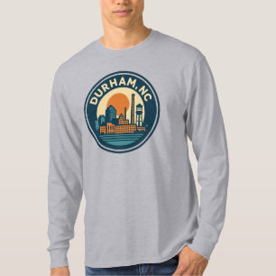 Camiseta Durham, NC Retro Skyline Badge - Ciudad de molinos