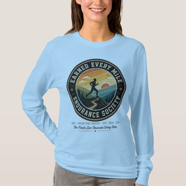 Camiseta Earn Every Mile Endurance Trail Runner Retro Tee e (Anverso)