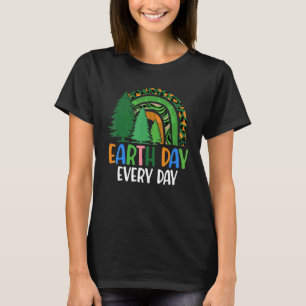 Camiseta Earth Day Every Day Pine Tree 2022 Rainbow Earth
