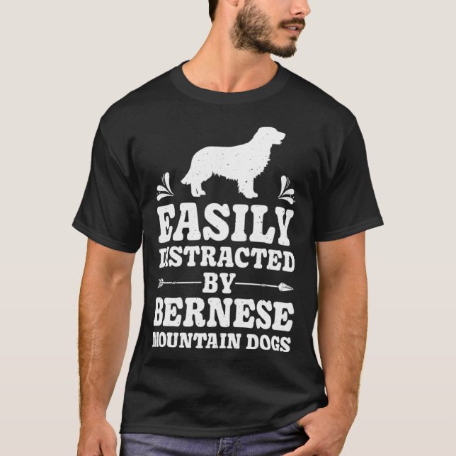 Camiseta Easily Distracted By Bernese Mountain Dogs  Dog (Anverso)