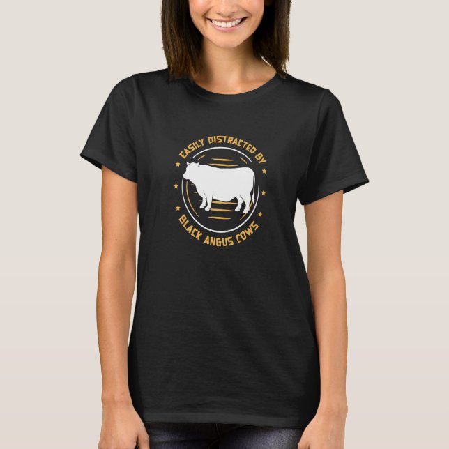 Camiseta Easily Distracted By  Black Angus Cows A Cattle Fa (Anverso)