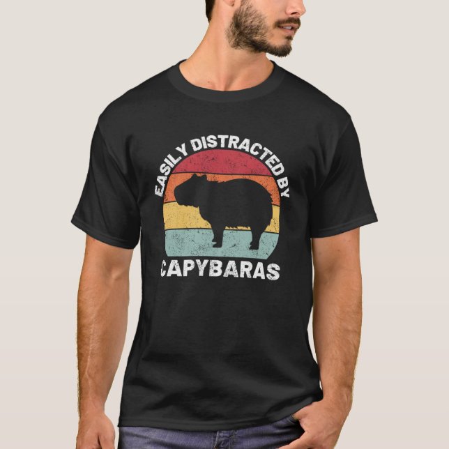 Camiseta Easily Distracted By Capybara Retro Capybara (Anverso)