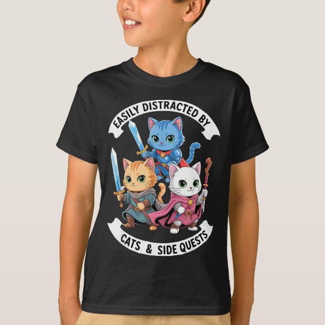 Camiseta Easily Distracted By Cats &amp; Side Quests Funny  (Anverso)