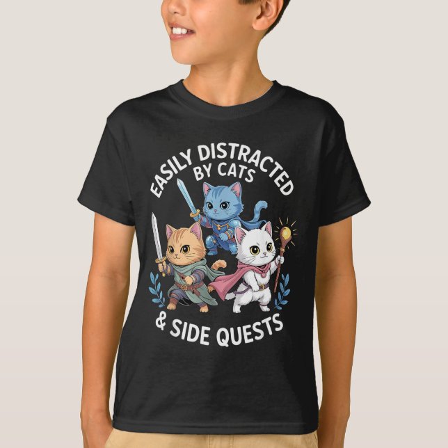 Camiseta Easily Distracted By Cats &amp; Side Quests Funny  (Anverso)