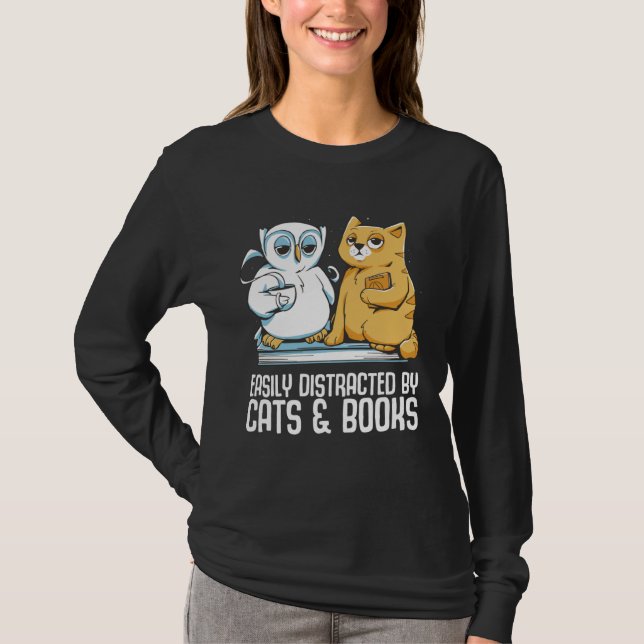 Camiseta Easily distracted by cats books (Anverso)
