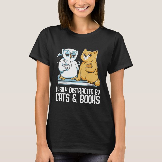 Camiseta Easily distracted by cats books (Anverso)