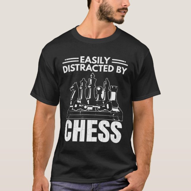 Camiseta Easily Distracted By Chess  Sports Player Coach Gr (Anverso)
