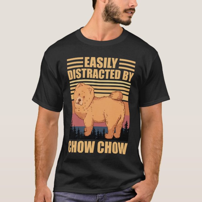 Camiseta Easily Distracted By chow chow dog lover (Anverso)