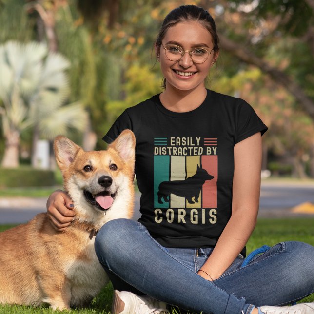 Camiseta Easily Distracted by Corgis Funny Corgi Lovers (Subido por el creador)