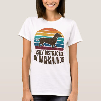 Camiseta Easily Distracted By Dachshunds Retro Sunset Funny
