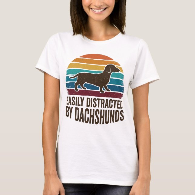 Camiseta Easily Distracted By Dachshunds Retro Sunset Funny (Anverso)