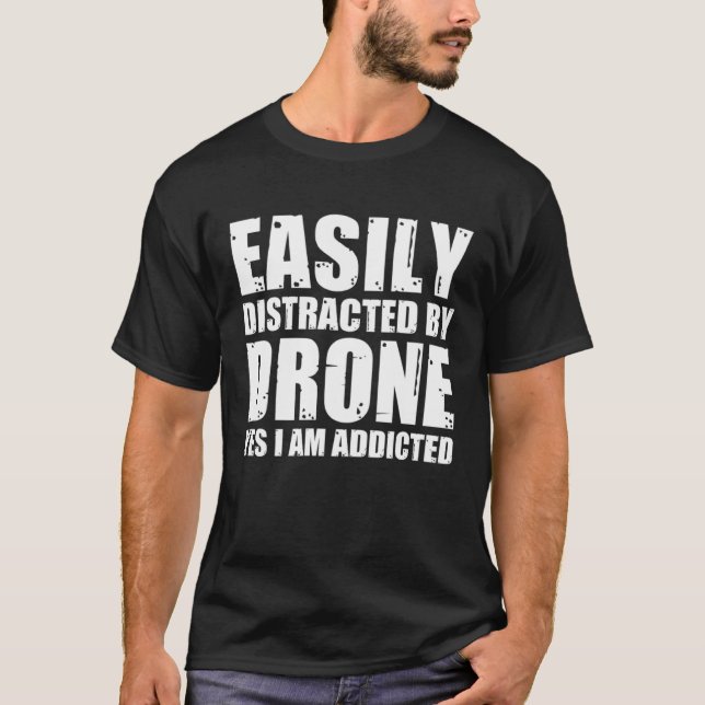 Camiseta Easily Distracted By Drones Quadcopter Drone Pilot (Anverso)