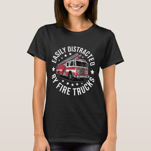 Camiseta Easily Distracted By Fire Trucks Design  (Anverso)