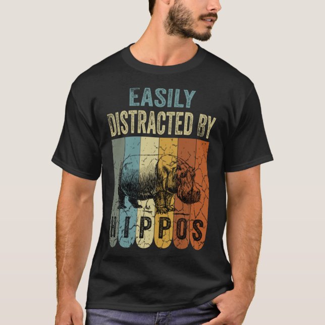 Camiseta Easily Distracted By Hippos Retro Vintage Hippo  (Anverso)