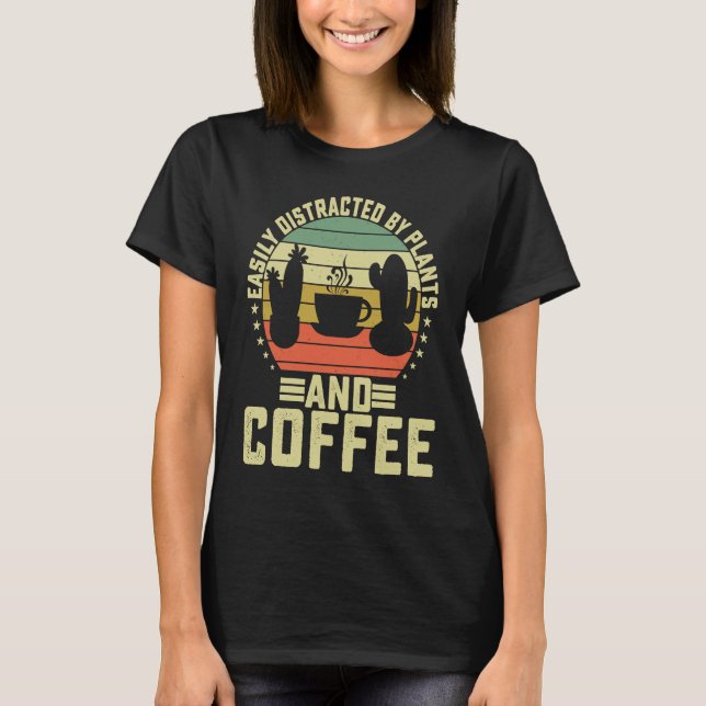 Camiseta Easily Distracted By Plants & Coffee Retro Gardeni (Anverso)