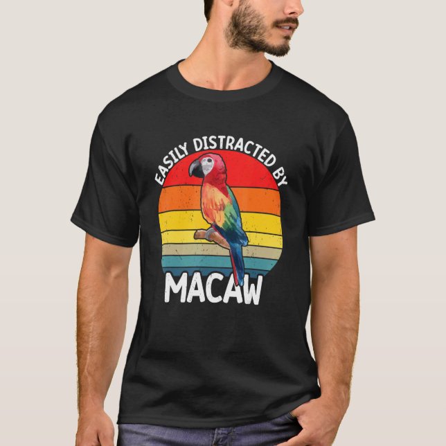 Camiseta Easily Distracted By Scarlet Macaw Colourful Parro (Anverso)