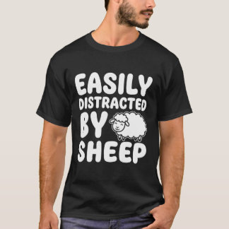 Camiseta Easily Distracted By Sheep, Funny Sheep Lover Farm