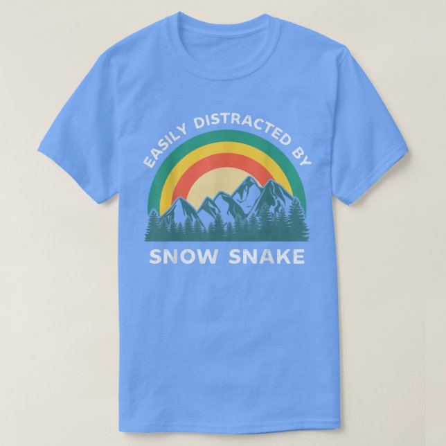 Camiseta Easily Distracted By Snow Snake Funny Winter Sport (Diseño del anverso)