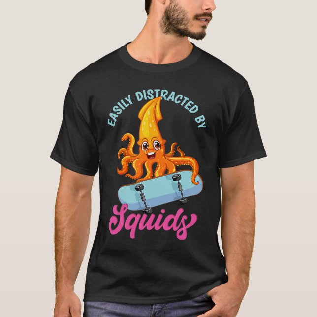 Camiseta Easily Distracted By Squids Sea Squid Tentacles (Anverso)
