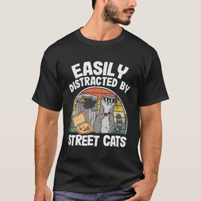 Camiseta Easily Distracted By Street Cats Raccoon (Anverso)