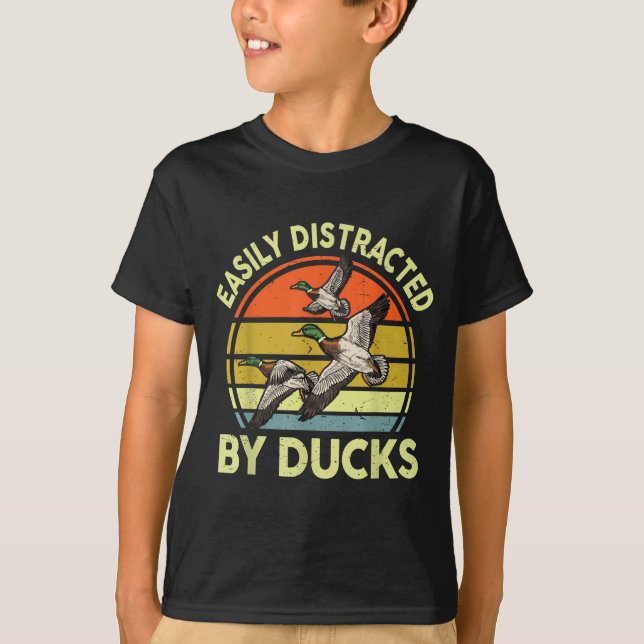 Camiseta Easily Distracted Duck Hunting Gift Dad Hunter Son (Anverso)