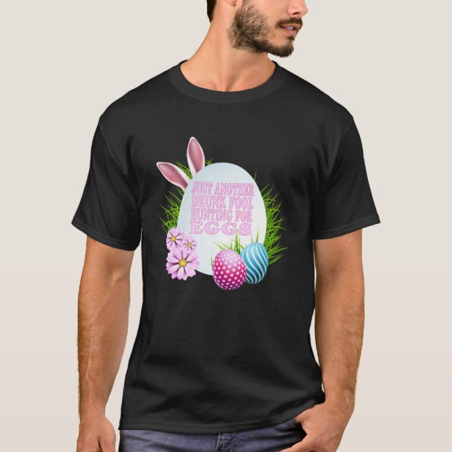 CAMISETA EASTER JUST ANOTHER DRUNK FOOL HUNTING FOR EGGS (Anverso)
