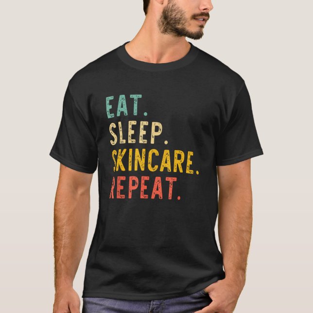 Camiseta Eat Sleep Skincare Repeat Beauty Spa Esthetician V (Anverso)