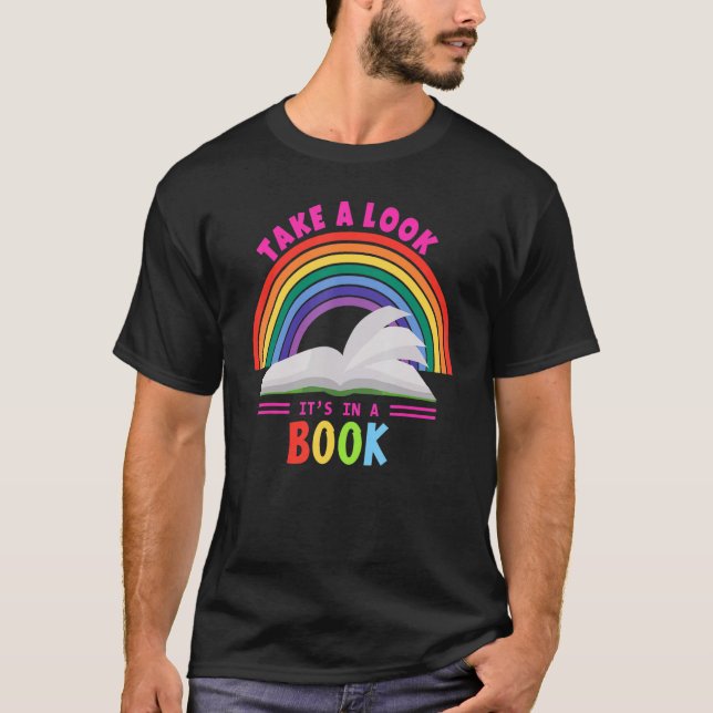 Camiseta Echa un vistazo al libro Rainbow Reading Bookwo (Anverso)