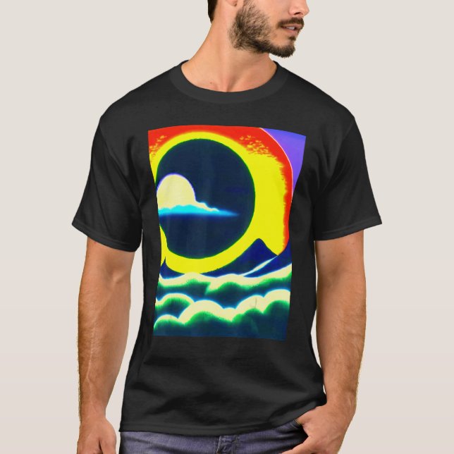 Camiseta Eclipse Sobre Montañas Futuro Fluffy Nubes Colo (Anverso)