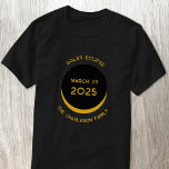 Camiseta Eclipse solar 2025 Personalizado<br><div class="desc">Celebra el eclipse solar el 29 de marzo de 2025 con esta camiseta personalizada. Cambie el apellido y cualquiera de los textos a personalizar.</div>