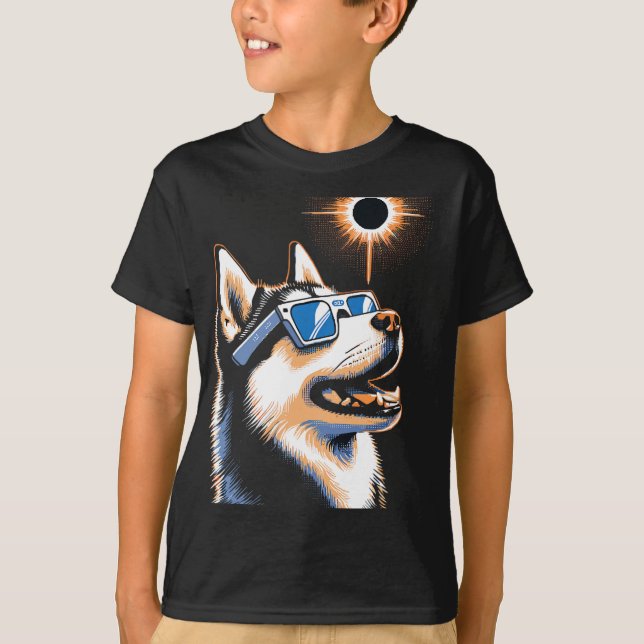 Camiseta Eclipse solar de arte Perro Husky Usando anteojos  (Anverso)