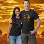 Camiseta Eclipse solar total 2019 Chile Sudamérica<br><div class="desc">Prepárese para el Gran Eclipse Solar Total Sudamericano que tendrá lugar el 2 de julio de 2019. Esta fresca camiseta es la manera perfecta de conmemorar este acontecimiento histórico y puede ser personalizada con una ciudad, país o tu propio texto personalizado. Cambia fácilmente el texto superior e inferior también. El...</div>