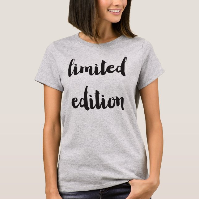 Camiseta Edición Limitada con Letra a Mano (Anverso)