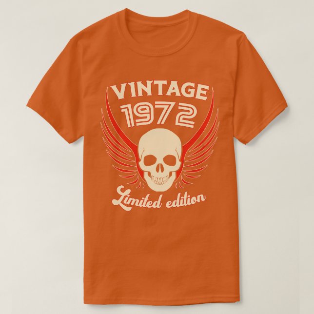 Camiseta Edición Limitada Vintage 1972 Cráneo y Alas (Diseño del anverso)