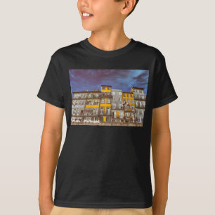 Camiseta Edificios coloridos del distrito de Ribeira en Por
