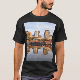 Camiseta Edificios y reflexión de barcos