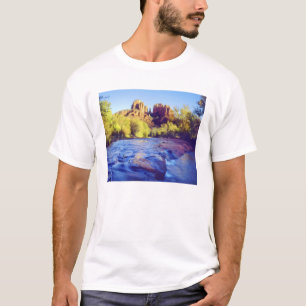 Camiseta EE. UU., Arizona, Sedona. Cathedral Rock reflejand