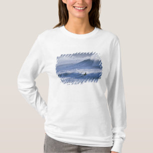 Camiseta EE. UU., Estado de Washington, La Push. Hombre en