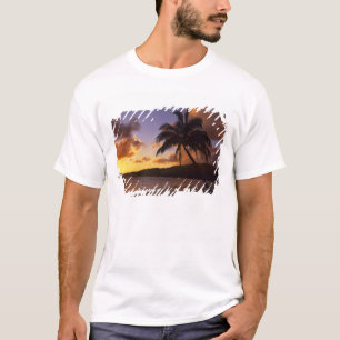 Camiseta EE. UU., Hawái, Kauai, Amanecer colorido en un 2